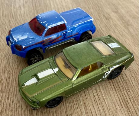 Autíčka hot wheels 2ks,