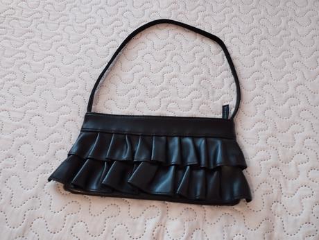 Malá čierna kabelka, 