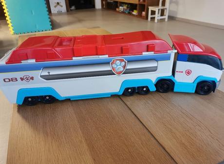 Kamion paw patrol s autami a postavičkami,