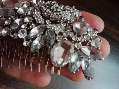 Ozdoba/hrebeň do vlasov,