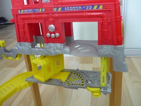 Matchbox garáž upevniteľné na stôl - hasičská stan,