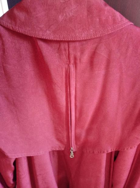 Kvalitný bordový prechodný kabát - nový, m