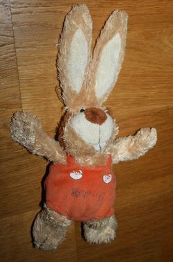 Plyšový zajačik v šortkách, 