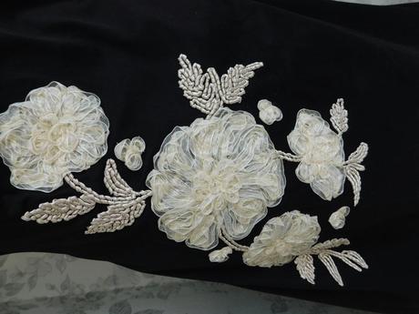 Kvalitne velmi pekne korzetove šaty, 38