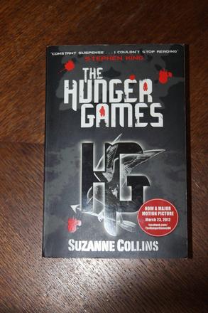 The hunger games - suzanne collins, 