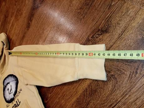 Pár krát oblečená mikina, lupilu,110