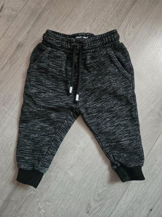 Tmavosivé melírované tepláčiky next 80, next,80