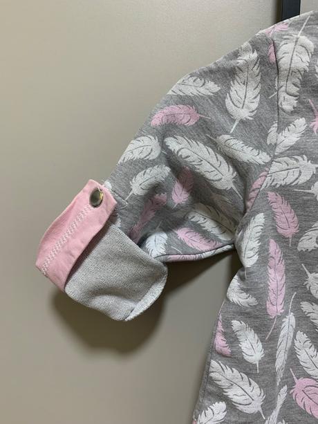 Detské sivé šaty s pierkami, 92