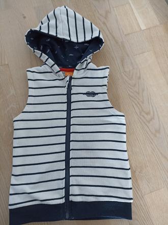 Chlapčenská vesta, 104