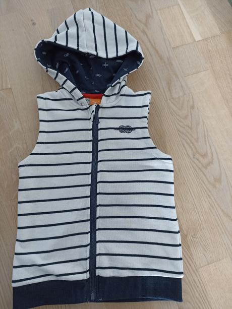 Chlapčenská vesta, 104