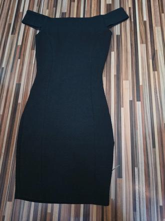 Čierne priliehavé šaty, pull&bear,s