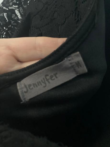 Male čierne šaty, m