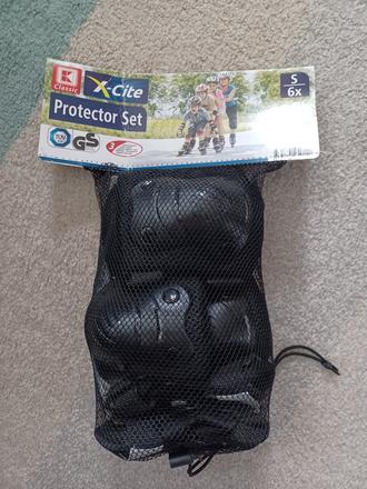 Nepoužité chrániče na korčule / 115-140 cm /,