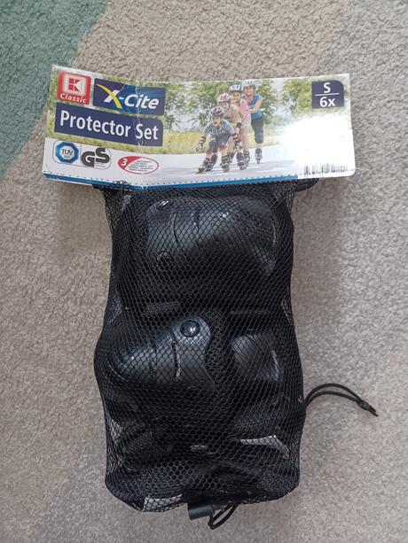 Nepoužité chrániče na korčule / 115-140 cm /, 