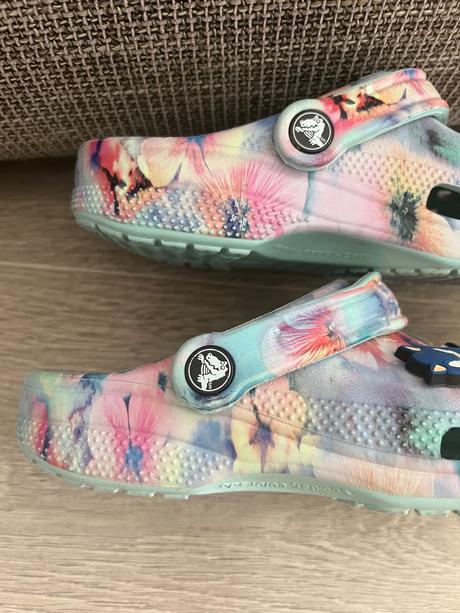 Belasé kvietkove crocs s ozdobami, veľkosť 36, crocs,36