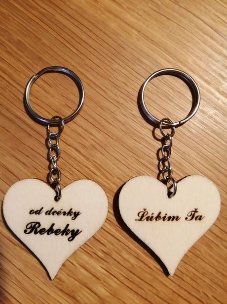 Drevená kľúčenka gravírovaná s vlastným textom,