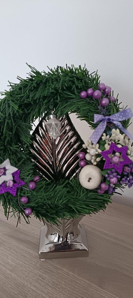 Vianočný veniec lilac s lampášikom,