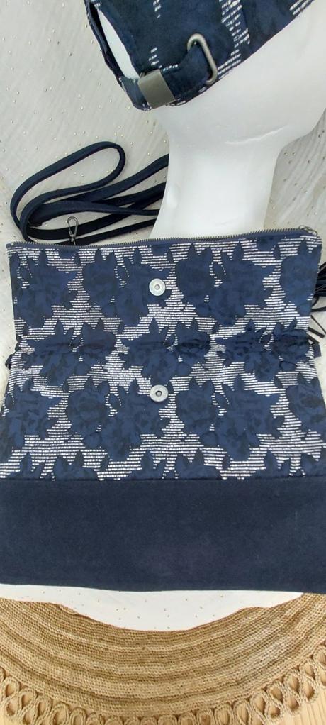 Timeout šiltovka a kabelka, 