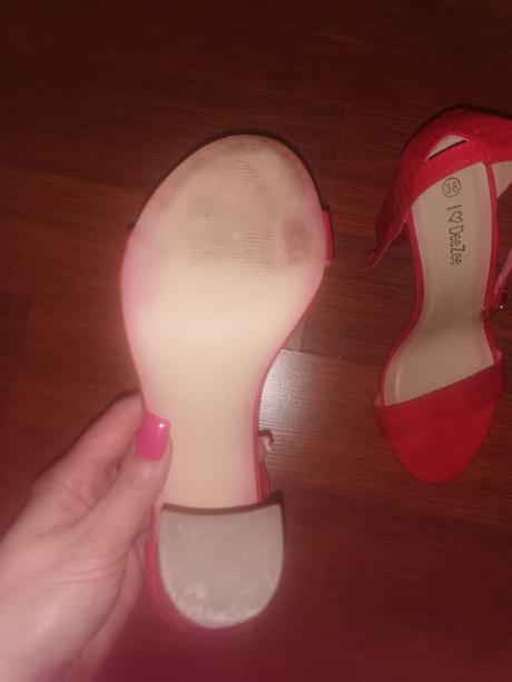 Červené sandálky, 38