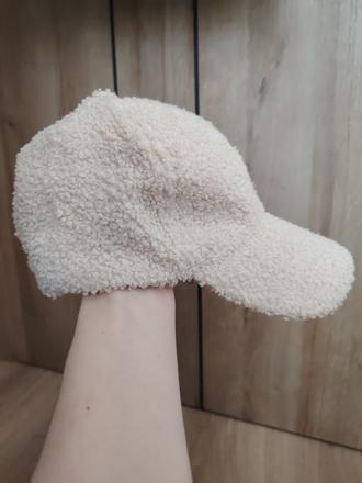 Béžová kožušinová huňatá šiltovka, amisu