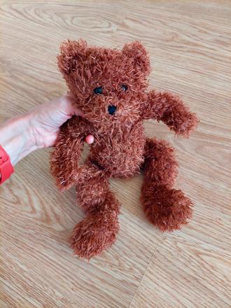 Klasicky plysovy medvedik macko,