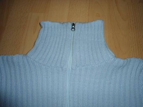 Bledomodry sveter, s