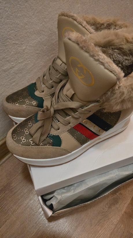 Nove zateplene tenisky, 37