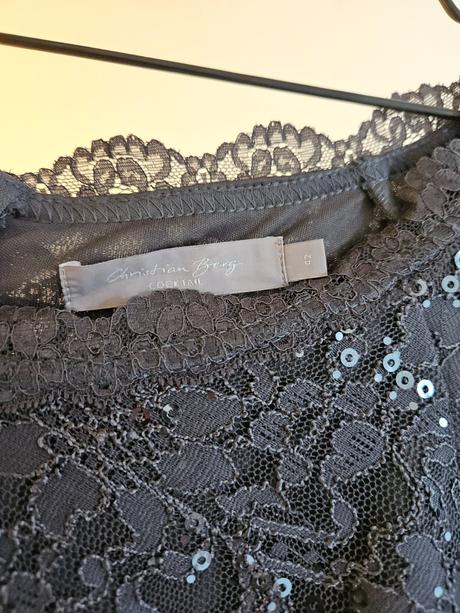 Spoločenské šaty, 42