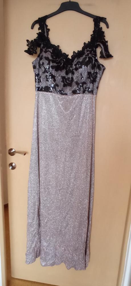 Spoločenské šaty, 42