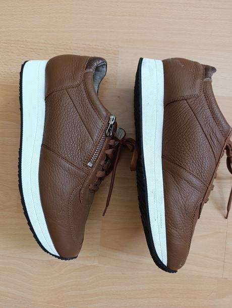 Kožené tenisky, 37