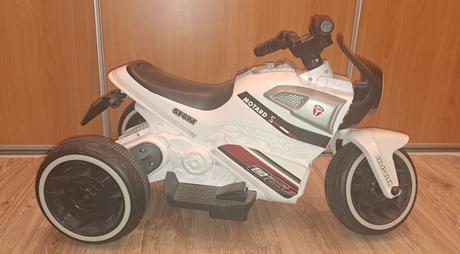 Stx elektrická trojkolka biela, 