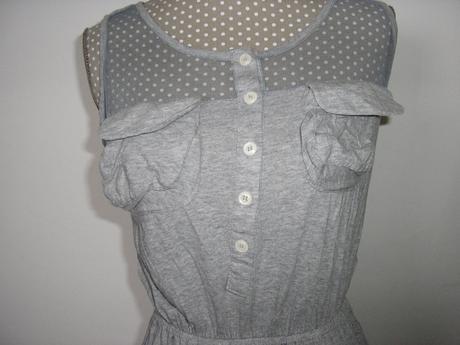 1336. zaujímavé šaty,