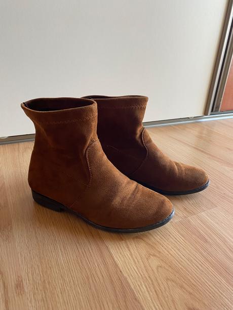 Kotnikove čižmy, 31