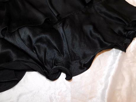 Pekne hodvabne volanikove saty na slavnost, 38