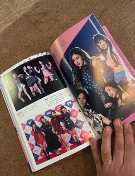 Kniha black pink,