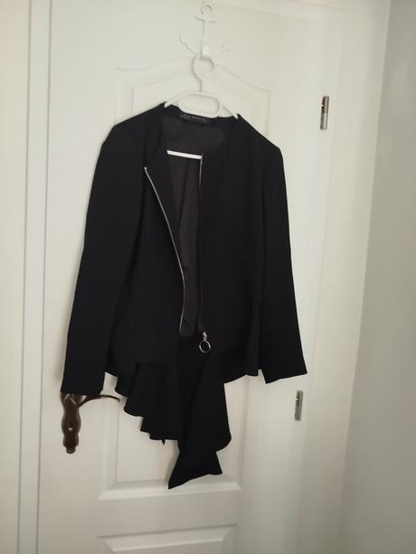 Zara zaujímavé sako vzadu s volanom, zara,l