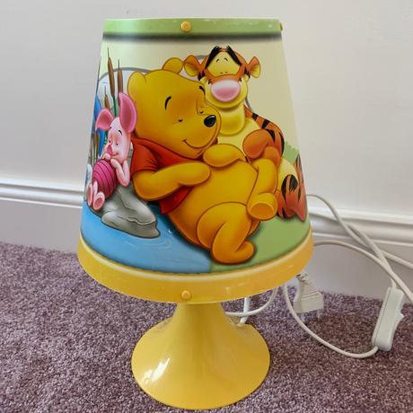 Lampa a hodiny macko pu,