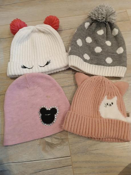 Dievčenské čiapky, 122