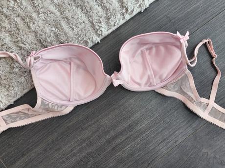 Ružová podprsenka, 85b