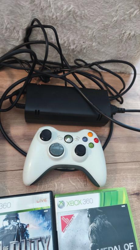 Xbox 360+ kinect a 9 hier, 