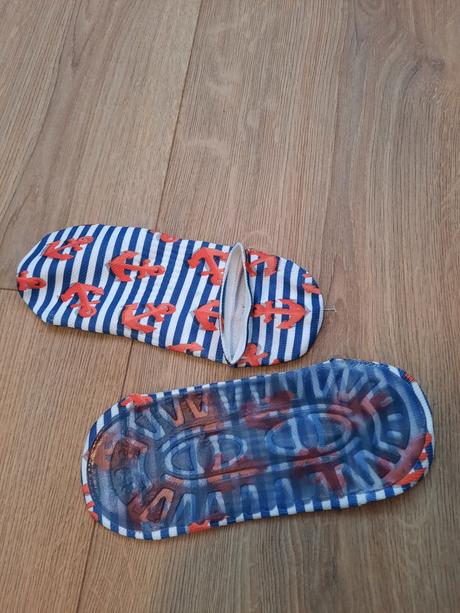 Protišmykové ponožky nenosené, 32