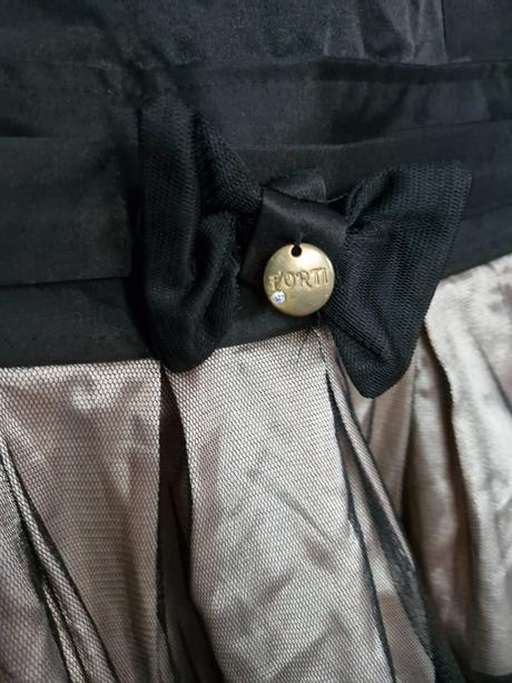 Spoločenské šaty, 38