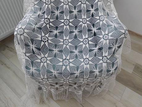 Háčkovaný obrus-150 x 170 cm, 