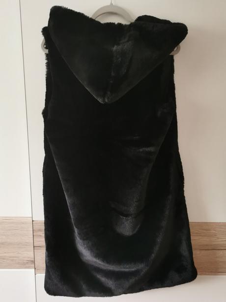 Kožušinova vesta s kapuckou, reserved,s