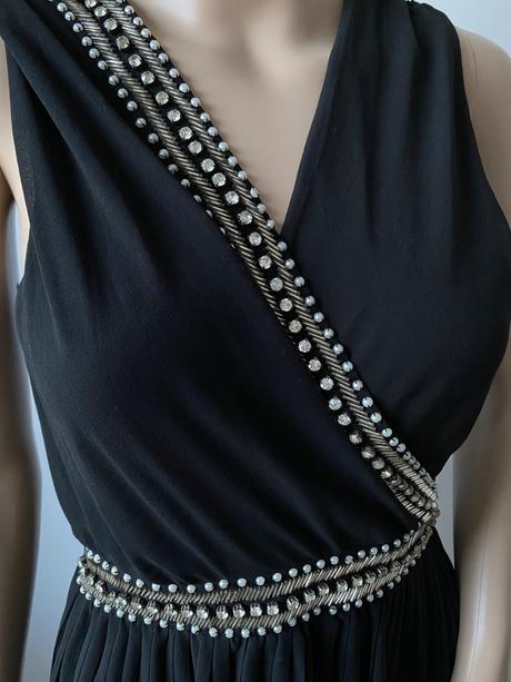 Malé čierne šaty, s