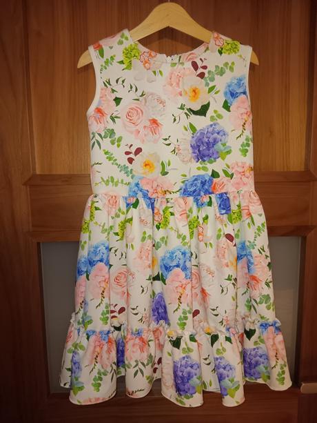 Slávnostné šaty, 128