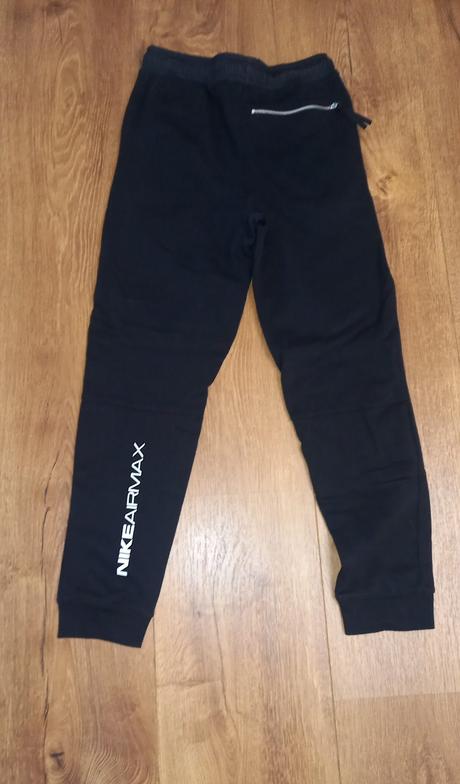 Cierne teplaky, nike,158