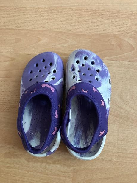 Fialové šľapky, 28