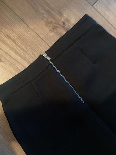 Damska čierna sukňa na zips gate 34, xs