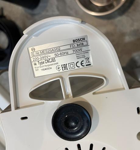 Odšťavovač bosch mes25a0 700w jujce2, bosch